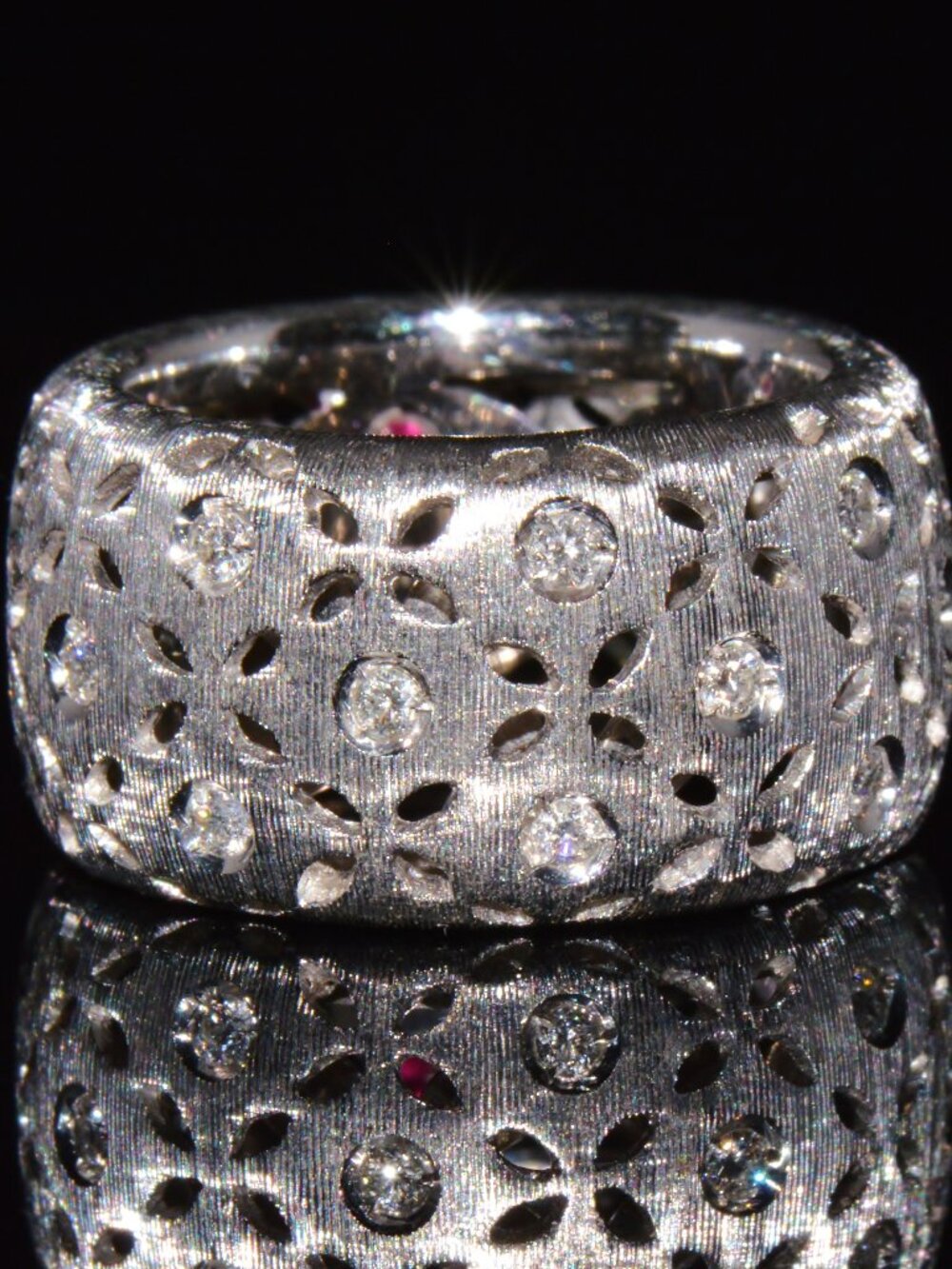 Authentic Roberto Coin Granada Natural 0.32Ct Diamond 18K Gold Wide Band Ring